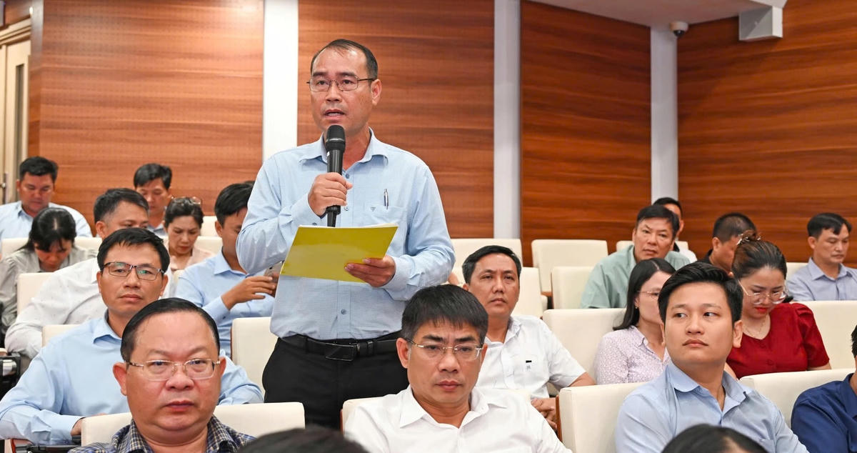 Đại biểu xã, phường nêu ý kiến tại hội nghị.