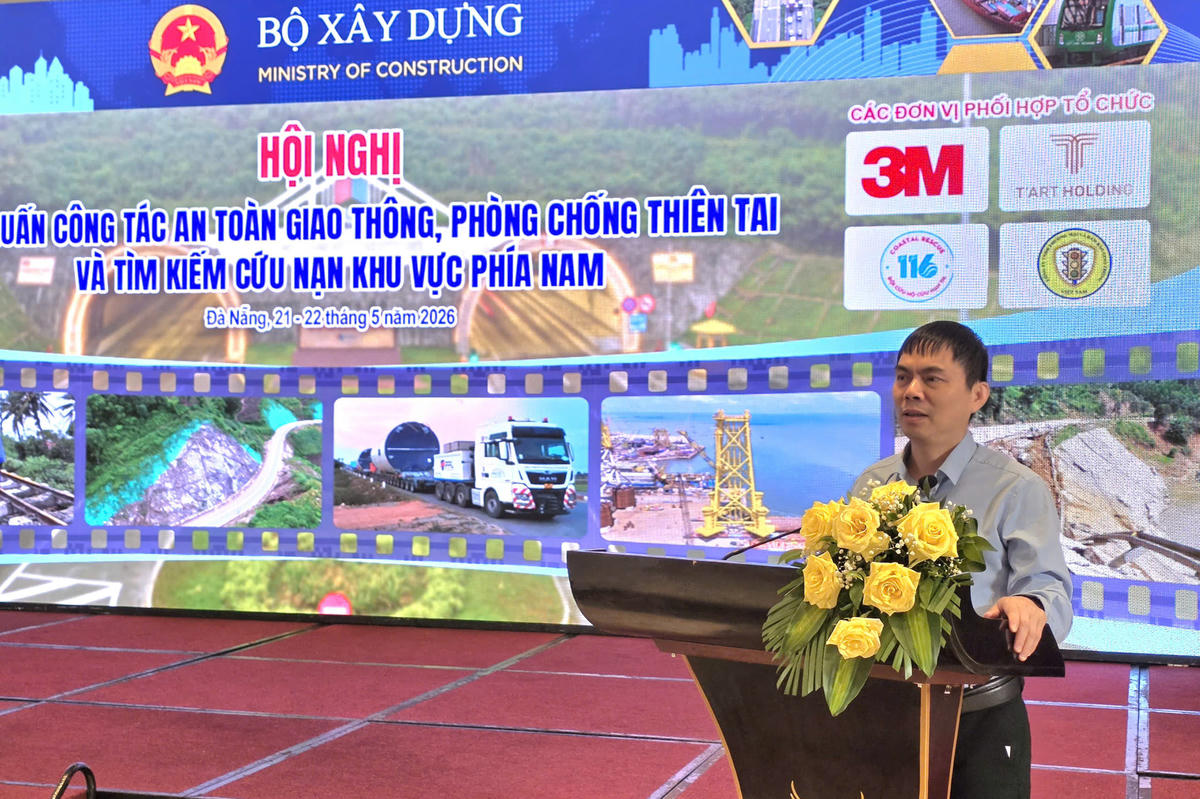 Ông Hoàng Thế Tùng, Phó Vụ trưởng Vụ Vận tải và An toàn giao thông, Bộ Xây dựng phát biểu tại hội nghị. Ảnh: TĐ.