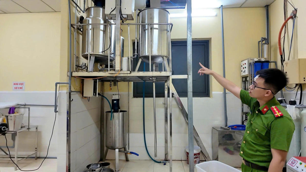 Khu vực sản xuất nước yến của&nbsp;Công ty TNHH Xây dựng Thương mại Phát triển L.H. Ảnh: CA Đà Nẵng.