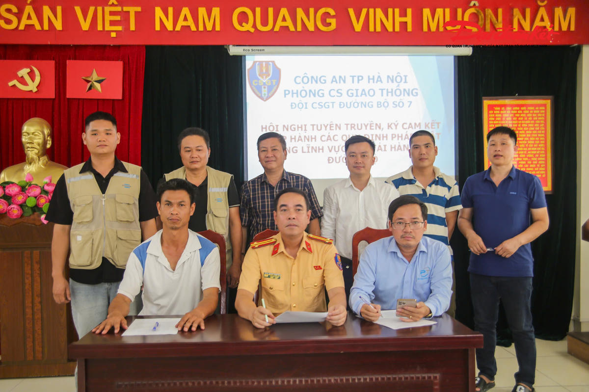 Kết thúc chương trình, các doanh nghiệp, hộ kinh doanh và lái xe đã ký cam kết chấp hành nghiêm các quy định của pháp luật về trật tự, an toàn giao thông; không giao phương tiện cho người không đủ điều kiện điều khiển, không sử dụng rượu bia, chất kích thích khi lái xe và thực hiện nghiêm các quy định về tải trọng, tốc độ, an toàn kỹ thuật phương tiện.