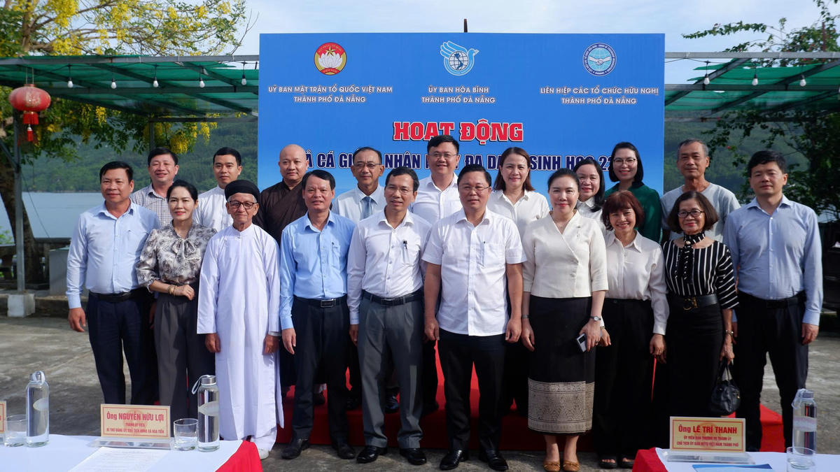 Các đại biểu tham gia chương trình. Ảnh: Nguyễn Tú.