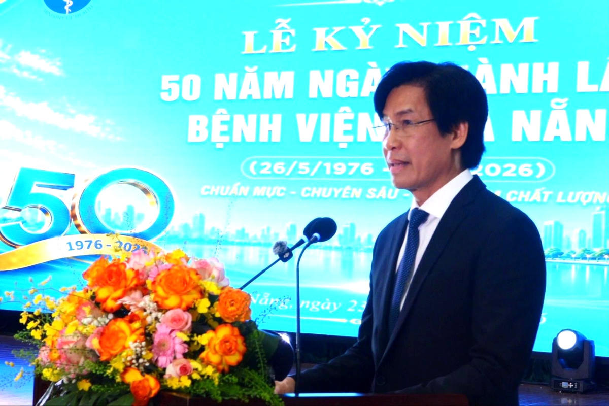 BS.CK2 Nguyễn Trọng Thiện cho biết bệnh viện từng bước xây dựng và phát triển theo định hướng lão khoa toàn diện, đáp ứng yêu cầu chăm sóc sức khỏe trong bối cảnh già hóa dân số. Ảnh: Nguyễn Tú.