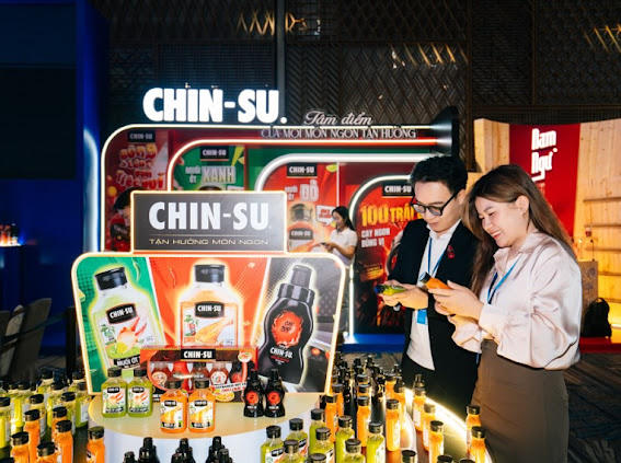 Cổ đông tham quan trải nghiệm các gian hàng sản phẩm của Masan Coónumer.