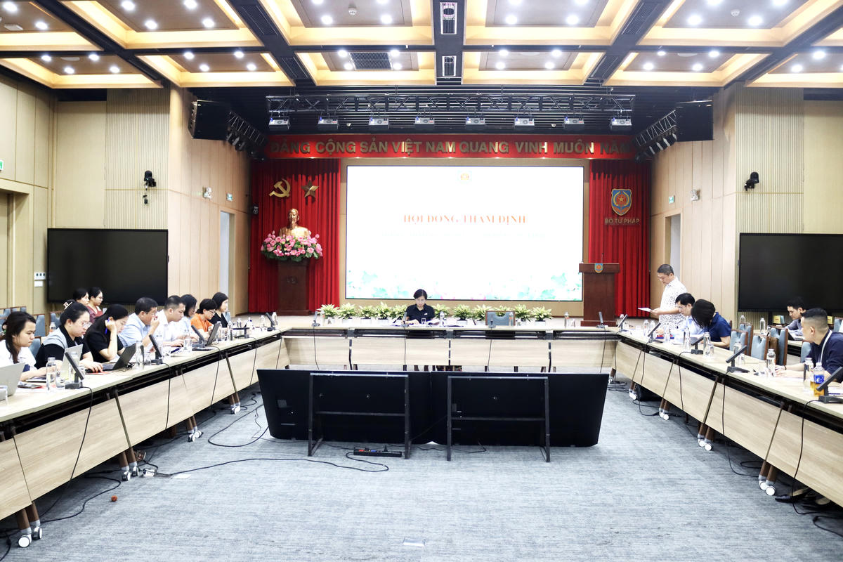 Quang cảnh cuộc họp.