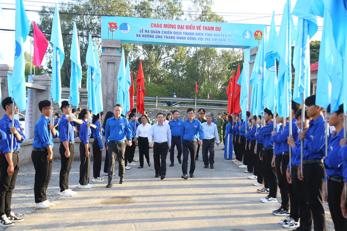 Ủy viên Bộ Chính trị, Bí thư Trung ương Đảng, Trưởng Ban Chính sách, Chiến lược Trung ương Nguyễn Thanh Nghị và các đại biểu đến tham dự lễ ra quân chiến dịch. Ảnh: Thanh Tiến