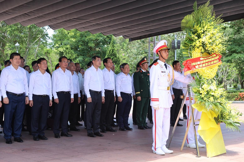 Thủ tướng Lê Minh Hưng tưởng niệm các anh hùng liệt sĩ tại các 'địa chỉ đỏ' ở Quảng Trị- Ảnh 8.