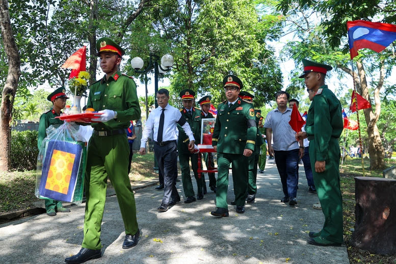 Thủ tướng Lê Minh Hưng dự lễ truy điệu và an táng hài cốt liệt sĩ tại tỉnh Quảng Trị- Ảnh 10.
