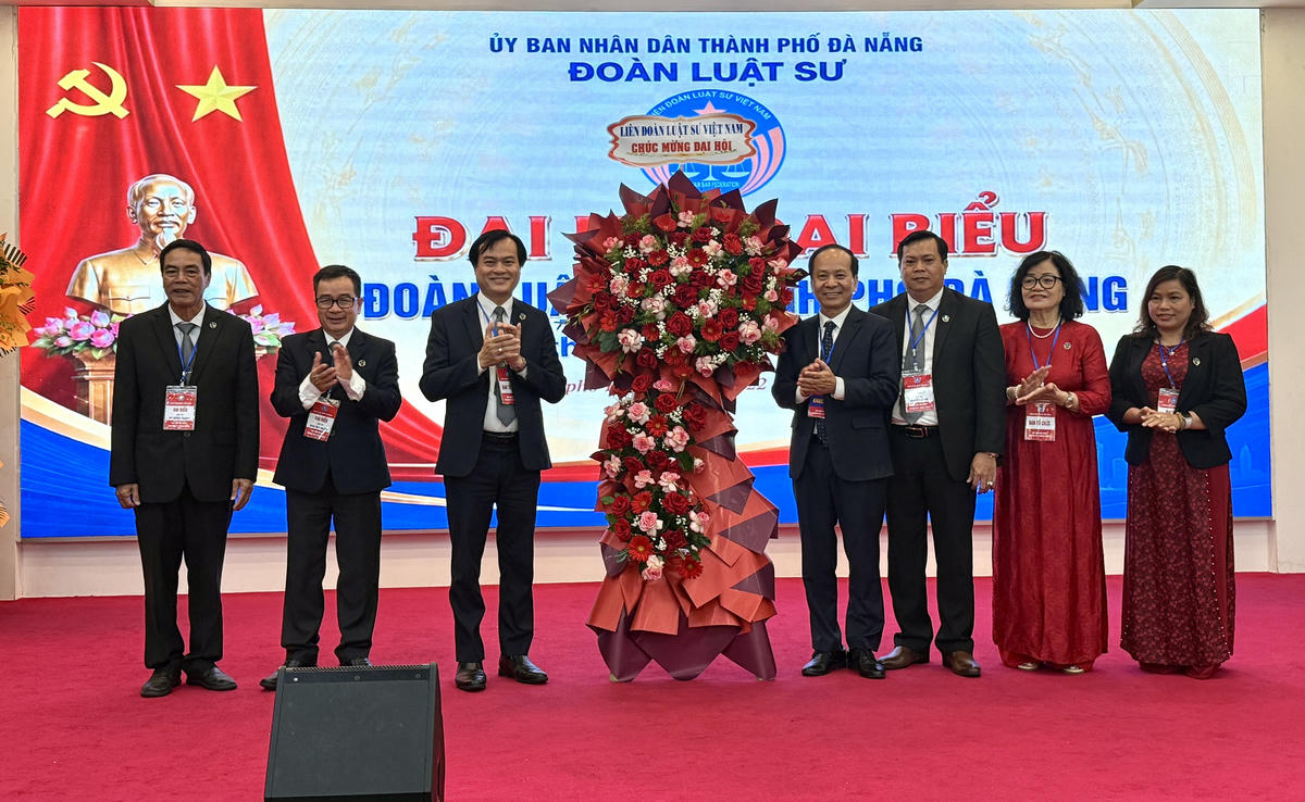 Liên đoàn Luật sư Việt Nam chúc mừng Đại hội. Ảnh: Nguyễn Tú.