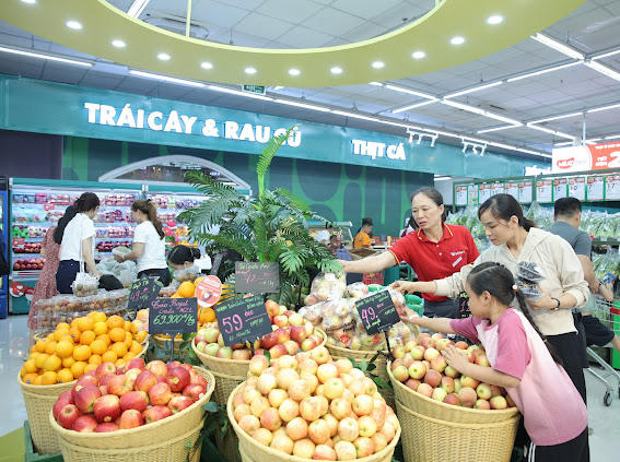 Không gian mua sắm tại siêu thị WinMart.