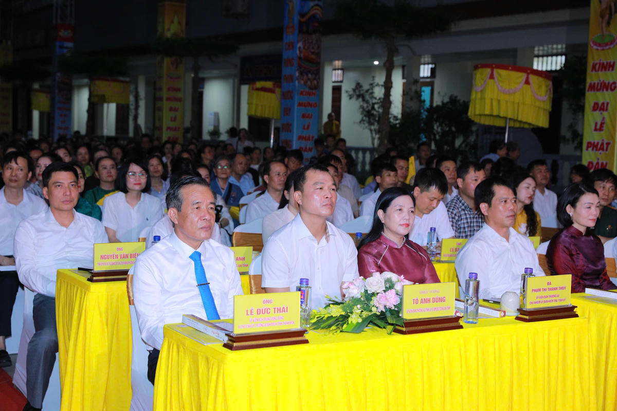 Ông Lê Đức Thái, Bí thư Tỉnh ủy cùng các lãnh đạo chủ chốt tỉnh Thanh Hóa tham dự tại buổi lễ. Ảnh: Nguyễn Chung.