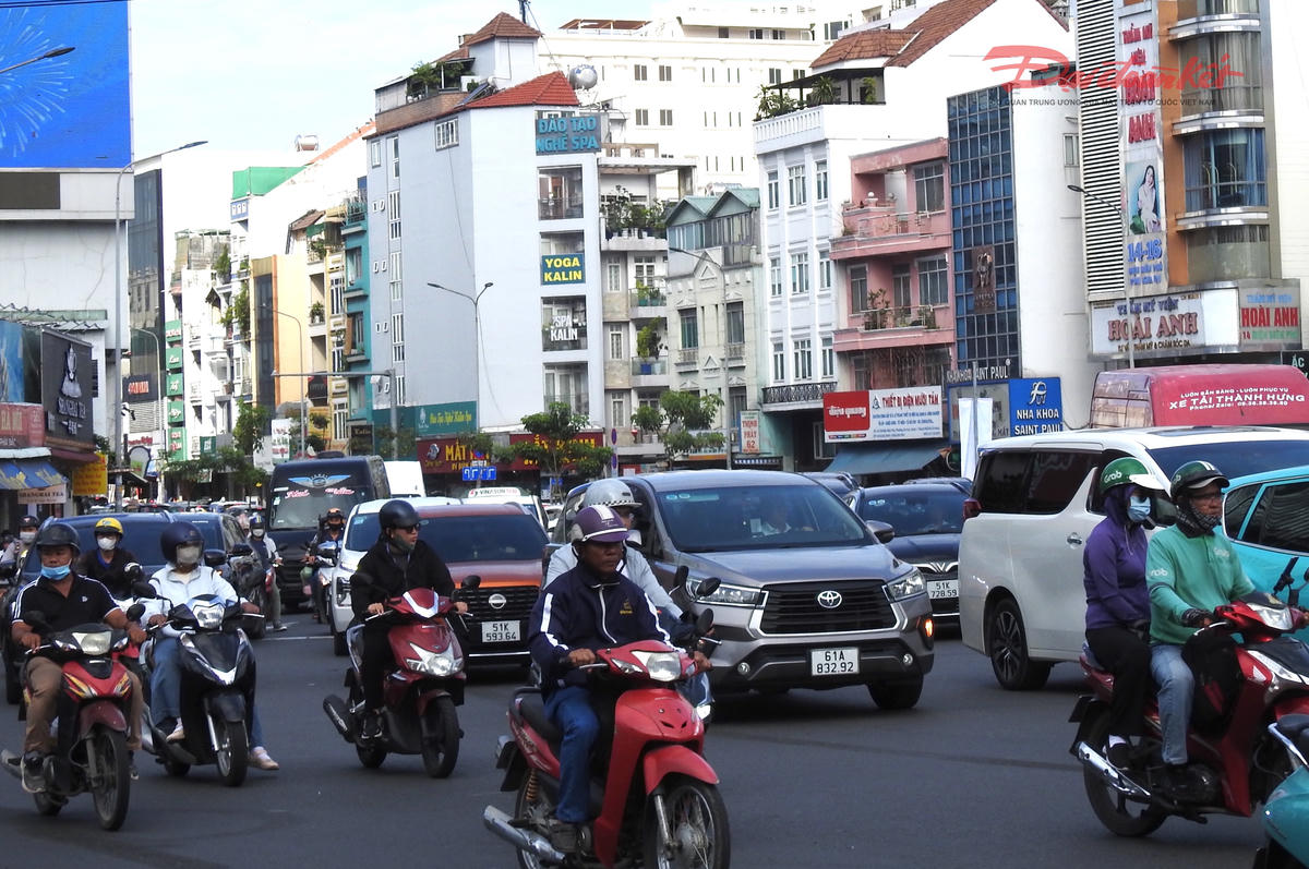 TPHCM: Nút giao Điện Biên Phủ ùn ứ nhẹ sau phân luồng