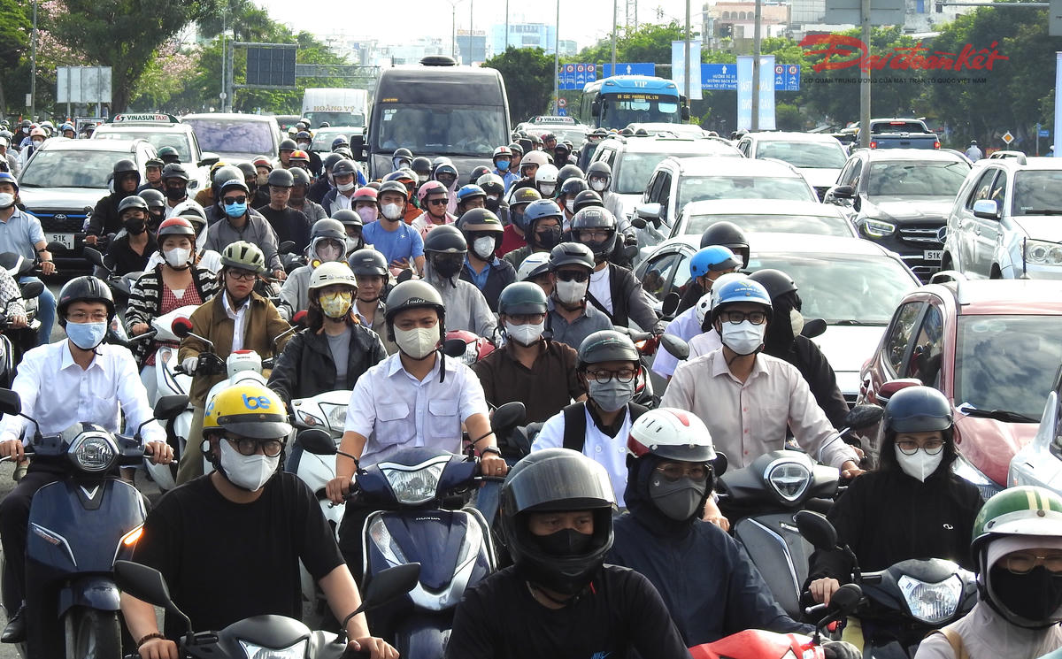 TPHCM: Nút giao Điện Biên Phủ ùn ứ nhẹ sau phân luồng