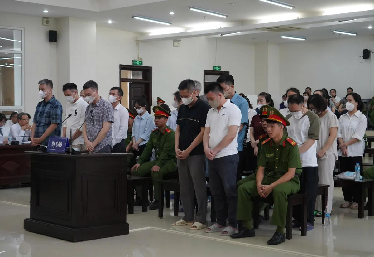 Các bị cáo tại phiên tòa phúc thẩm.