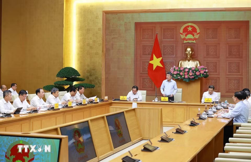 Thủ tướng Lê Minh Hưng chủ trì họp về nhà ở cho thuê trên địa bàn Thành phố Hà Nội. (Ảnh: Dương Giang/TTXVN)