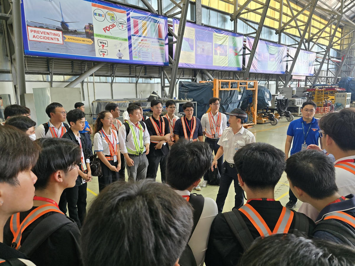 Sinh viên Trường Đại học Bách Khoa (Đại học Quốc gia TPHCM) trải nghiệm tại doanh nghiệp. Ảnh: NTCC.