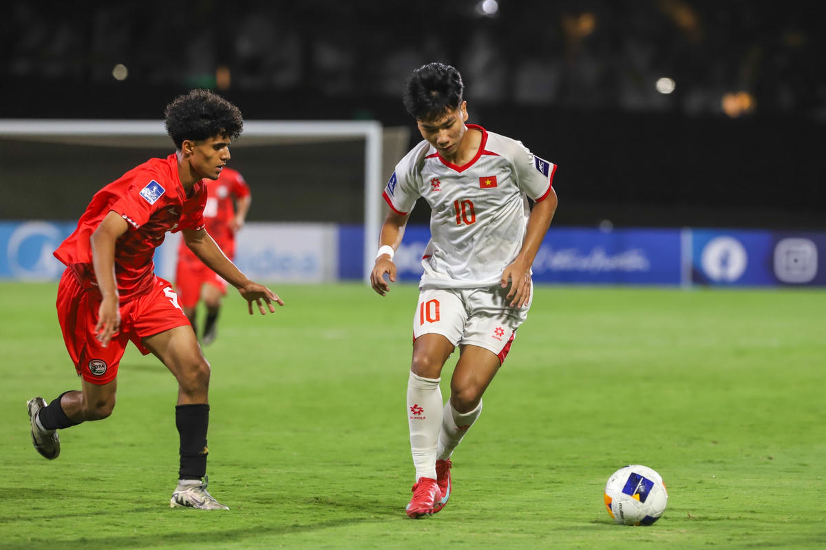 Chu Ngọc Nguyễn Lực trong trận gặp U17 Yemen tại giải U17 Châu Á. Ảnh: VFF