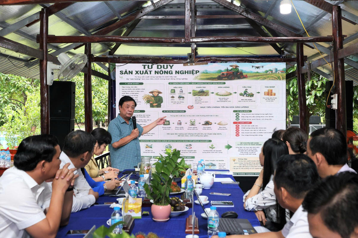 Nguyên Phó Chủ tịch Quốc hội Lê Minh Hoan phát biểu tại hội nghị. Ảnh Hành Nguyễn.