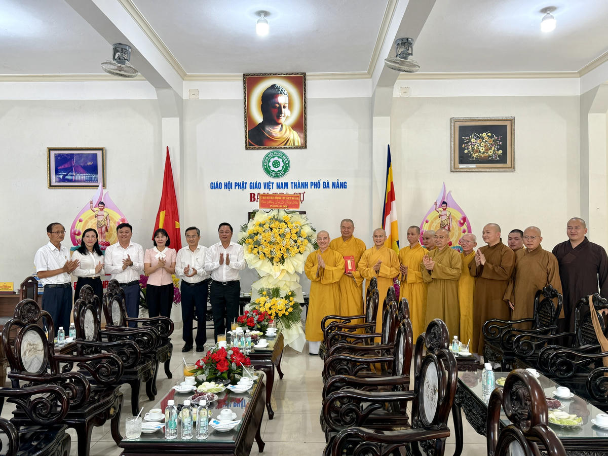 Mặt trận Đà Nẵng chúc mừng Đại lễ Phật đản