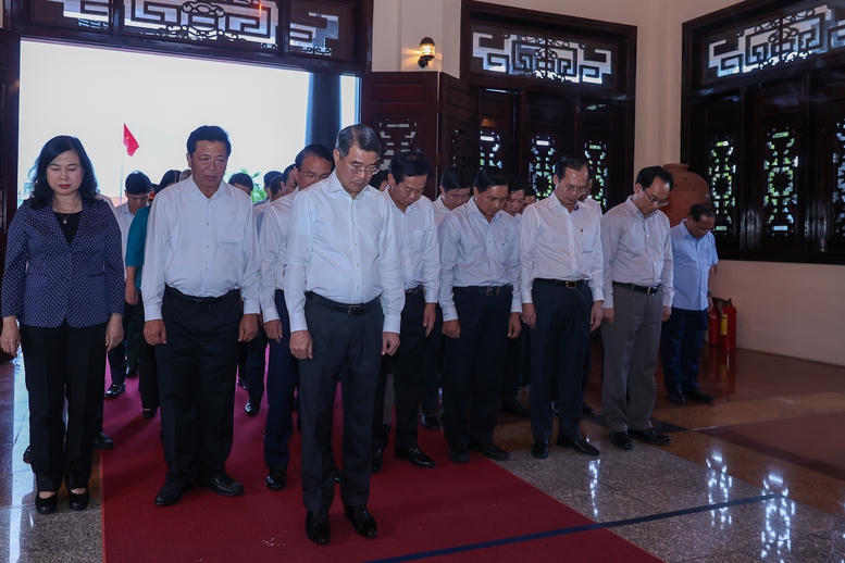 Thủ tướng: Vĩnh Long cần đặc biệt quan tâm tư duy hành động, đổi mới sáng tạo, kiến tạo phát triển- Ảnh 11.