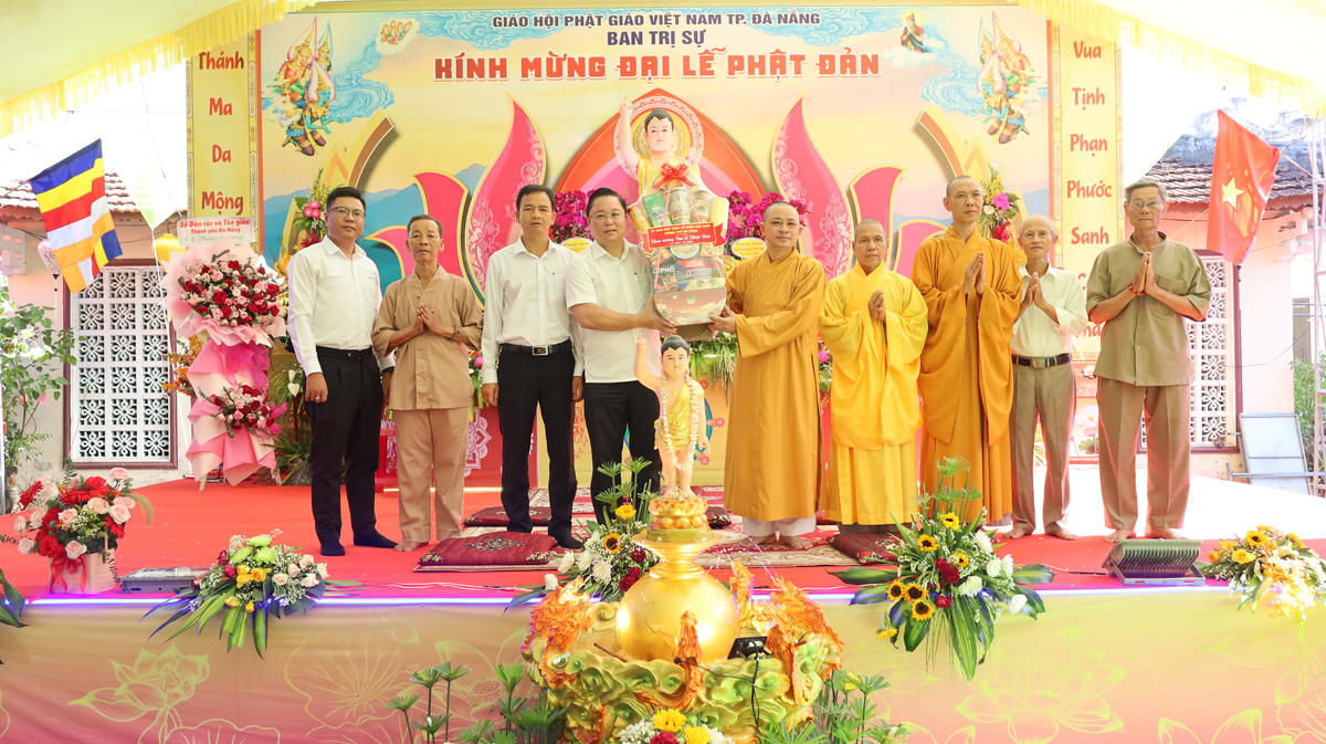 Mặt trận Đà Nẵng chúc mừng Đại lễ Phật đản