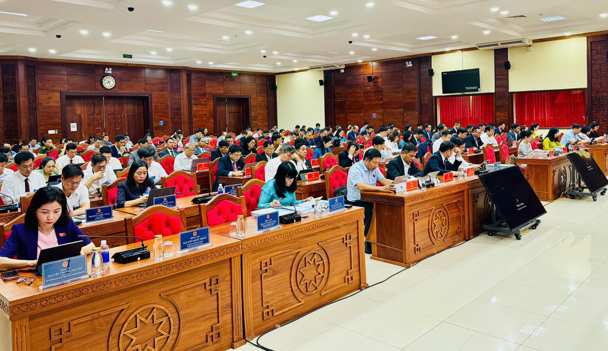 Các đại biểu dự kỳ họp. Ảnh: Thanh Nga.
