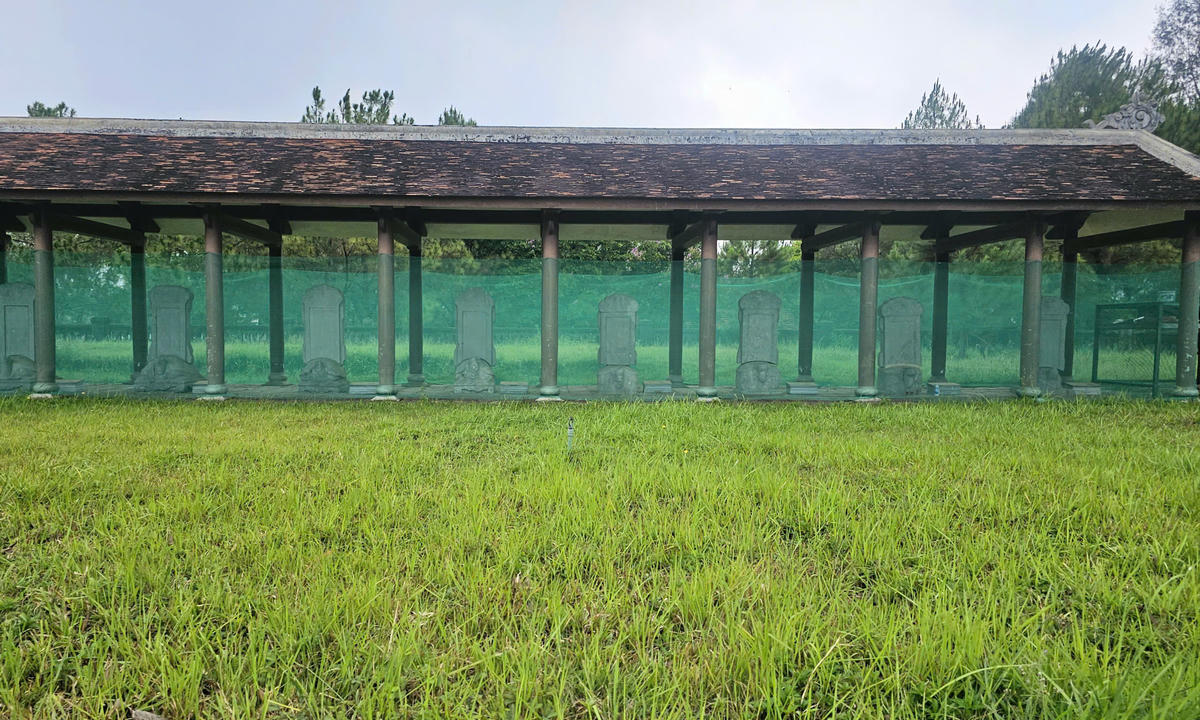 Tại di tích Văn Miếu còn lưu giữ các tấm bia đá vinh danh các tiến sĩ đỗ đạt, là nguồn tư liệu quý phản ánh tinh thần trọng người hiền tài, góp phần khắc họa diện mạo học phong đất Việt. 