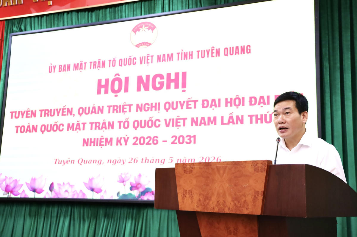 Ông Nguyễn Việt Khánh, Phó Chủ tịch  Ủy ban MTTQ Việt Nam tỉnh Tuyên Quang quán triệt các nội dung của Nghị quyết Đại hội.