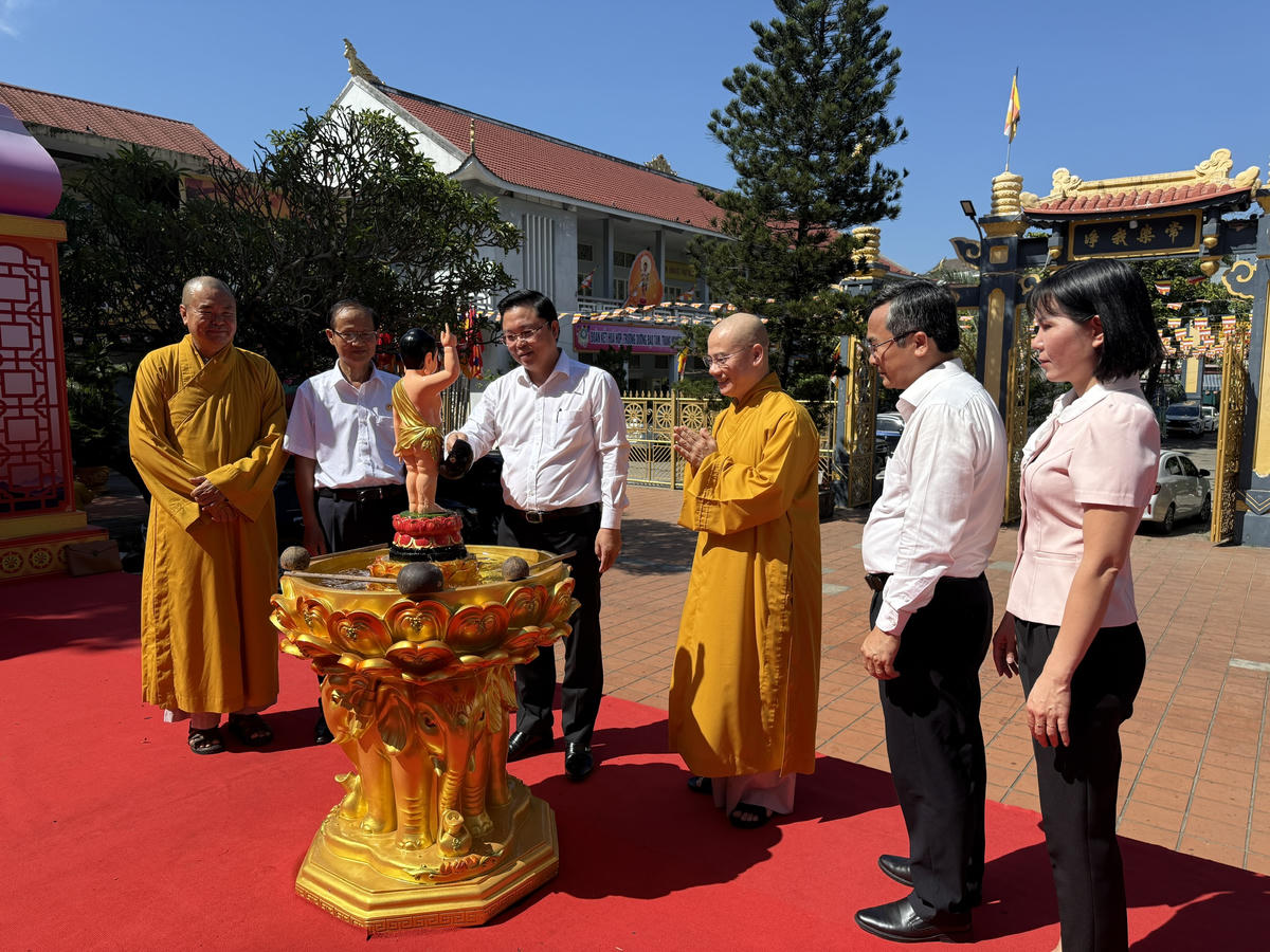 Mặt trận Đà Nẵng chúc mừng Đại lễ Phật đản