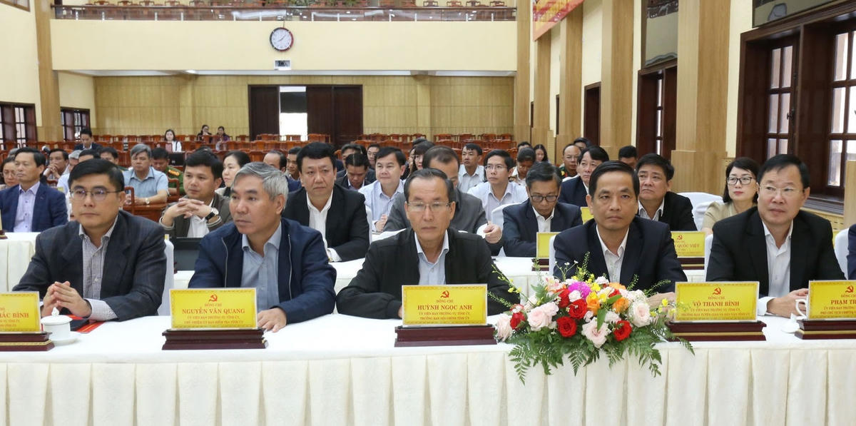 Các lãnh đạo tỉnh Lâm Đồng dự hội nghị.