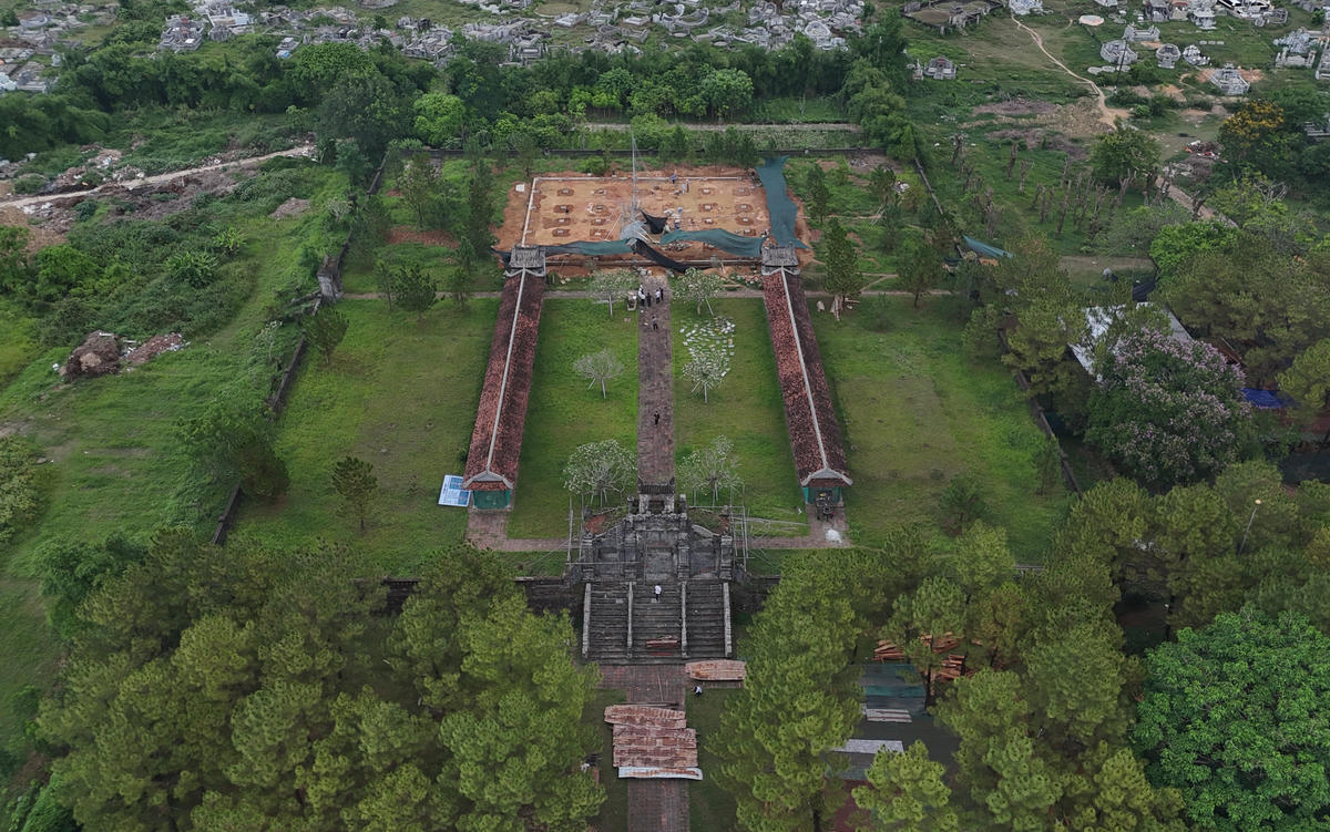 Di tích Văn Thánh Miếu (phường Kim Long, thành phố Huế) là một trong những công trình tiêu biểu thuộc Quần thể di tích Cố đô Huế, được UNESCO công nhận là di sản văn hóa thế giới năm 1993. Sau hàng trăm năm tồn tại, cùng với sự biến thiên của thời gian, di tích này hiện đã xuống cấp nghiêm trọng.