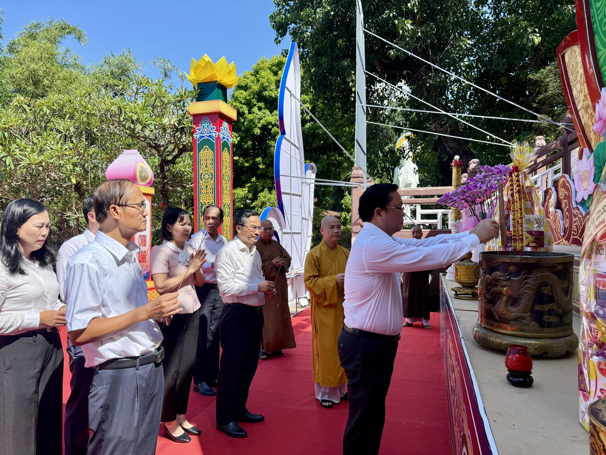 Mặt trận Đà Nẵng chúc mừng Đại lễ Phật đản