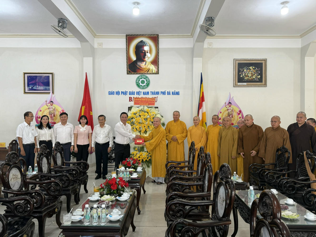Mặt trận Đà Nẵng chúc mừng Đại lễ Phật đản