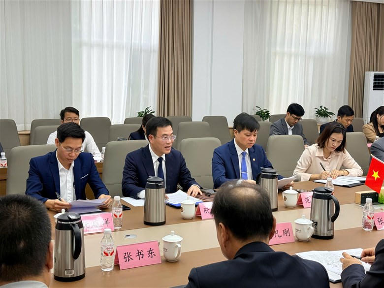 &nbsp;Hai bên đã trao đổi, thảo luận về các định hướng hợp tác trong lĩnh vực đào tạo, nghiên cứu khoa học và giao lưu học thuật quốc tế.