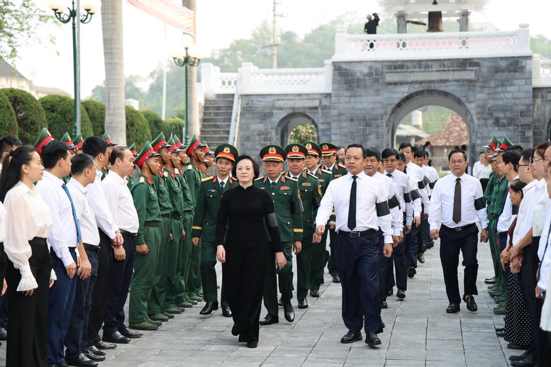 'Chiến dịch 500 ngày đêm' tiếp tục hành trình đưa các liệt sĩ trở về với đất mẹ- Ảnh 1.