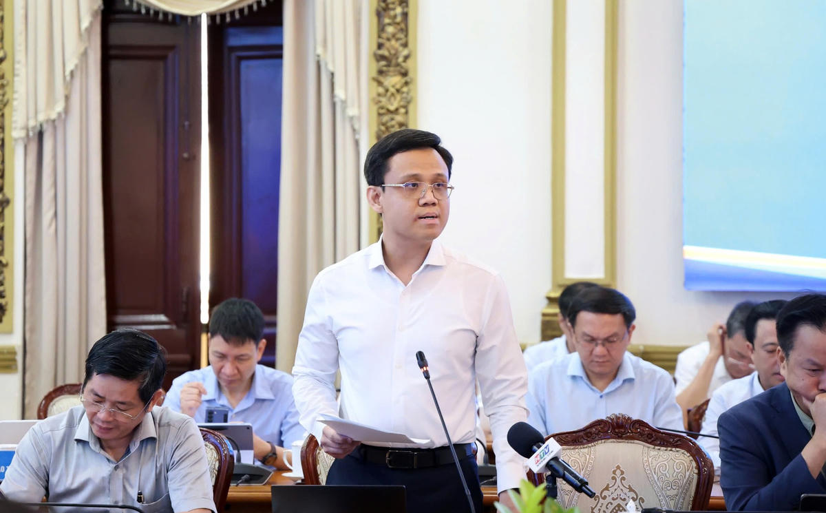 Ông Nguyễn Thế Duy - Đại biểu Quốc hội khóa XVI, Phó Tổng Giám đốc Tập đoàn Becamex đóng góp ý kiến. Ảnh: V.N.C