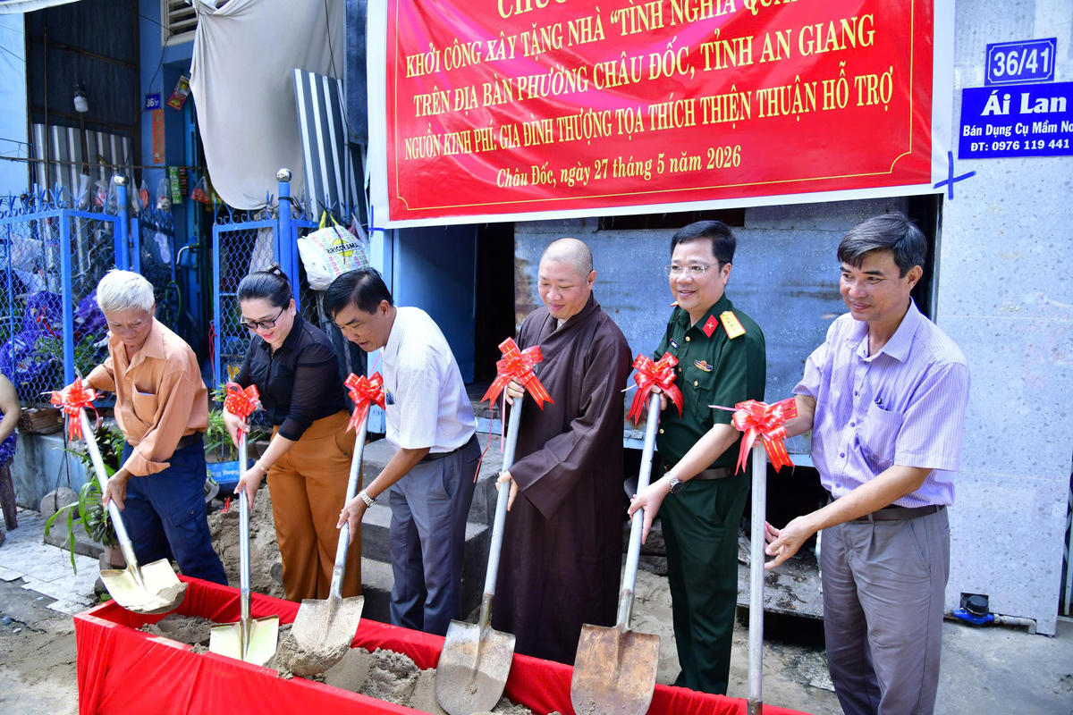 Bộ Tư lệnh TP Hồ Chí Minh khởi công xây nhà 'Tình nghĩa quân - dân' cho người dân An Giang