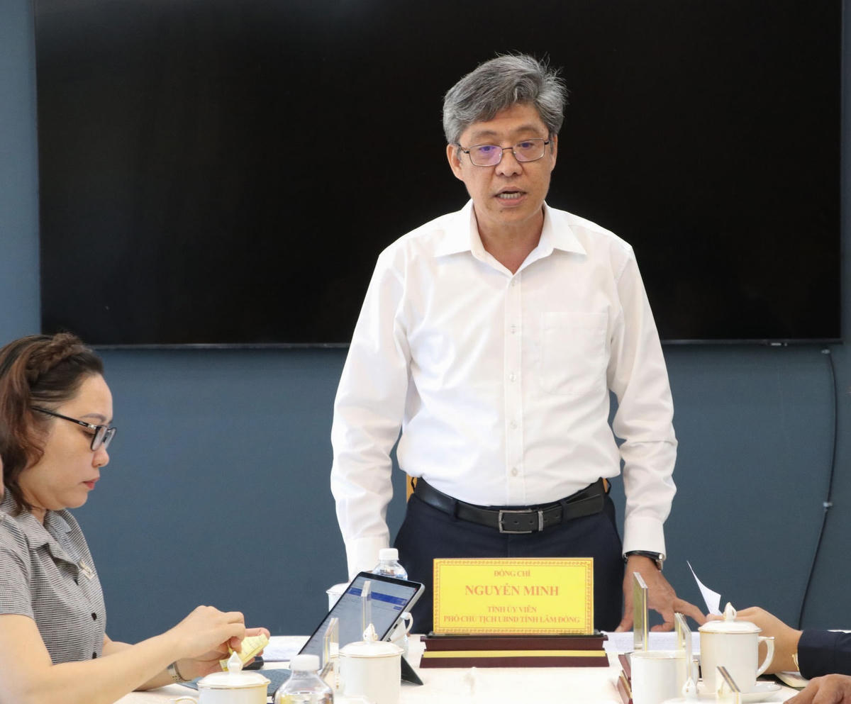 Ông Nguyễn Minh, Phó Chủ tịch UBND tỉnh Lâm Đồng, Tổ trưởng Tổ công tác số 4, phát biểu tại buổi làm việc.
