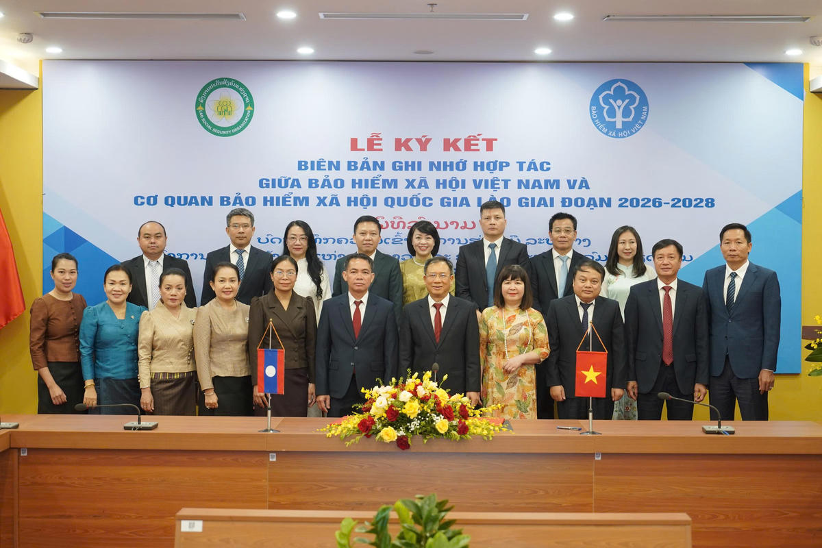 Lễ ký kết Biên bản Ghi nhớ hợp tác giai đoạn 2026-2028 tiếp tục khẳng định quyết tâm của BHXH Việt Nam và Cơ quan BHXH quốc gia Lào trong việc tăng cường gắn kết, hợp tác toàn diện, thực chất, hiệu quả. Ảnh: Ngọc Yến.