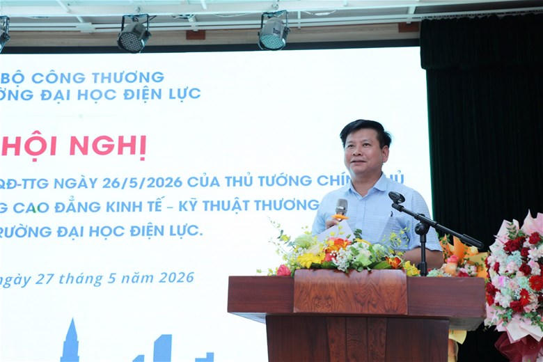 PGS.TS Đinh Văn Châu - Phó Bí thư Đảng ủy, Hiệu trưởng Trường Đại học Điện lực phát biểu tại hội nghị.