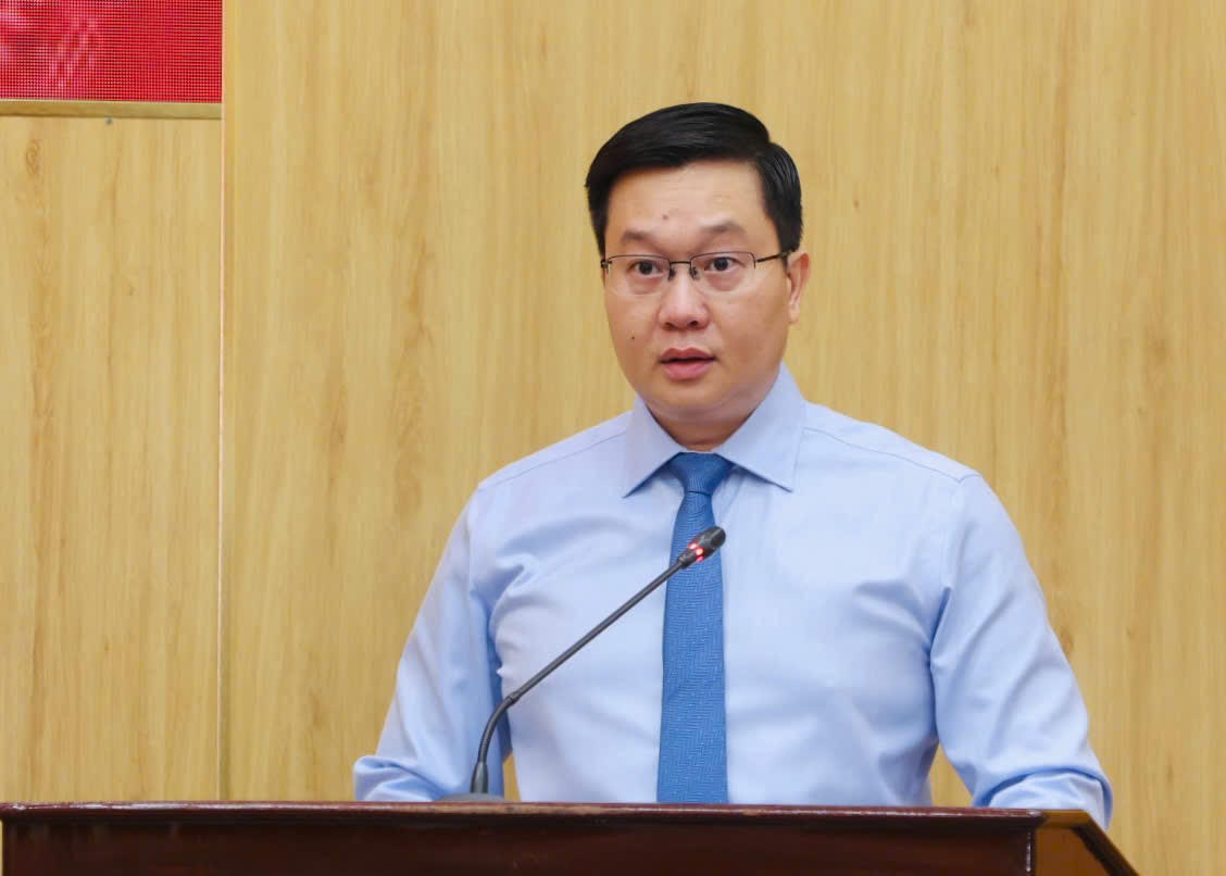 Phó Bí thư Thường trực Tỉnh ủy, Bí thư Đảng ủy các cơ quan Đảng tỉnh Trần Đăng Quỳnh phát biểu nhận nhiệm vụ. Ảnh: Đức Lam