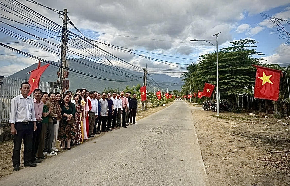 Khánh thành tuyến đường giao thông do Công ty DT hỗ trợ (ảnh Thùy Trang).