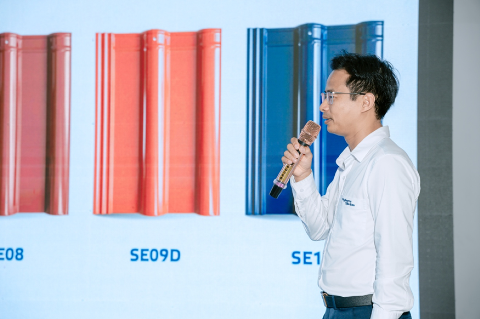 Ông Nguyễn Duy Trúc – Phó Tổng Giám Đốc Công ty giới thiệu các tính năng ưu việt của sản phẩm