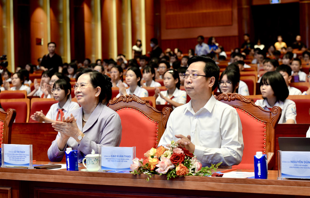 Ủy viên Trung ương Đảng, Phó Chủ tịch UBTƯ MTTQ Việt Nam, Chủ tịch Hội LHPN Việt Nam Lê Thị Thủy và Phó Chủ tịch UBTƯ MTTQ Việt Nam Cao Xuân Thạo dự&nbsp;Lễ phát động Tháng hành động vì trẻ em năm 2026.
