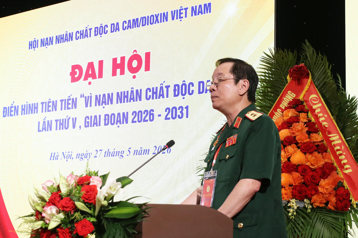 Trung tướng Nguyễn Hữu Chính - Chủ tịch Hội Nạn nhân chất độc da cam/dioxin Việt Nam phát biểu tại Đại hội. Ảnh: Tiến Đạt.