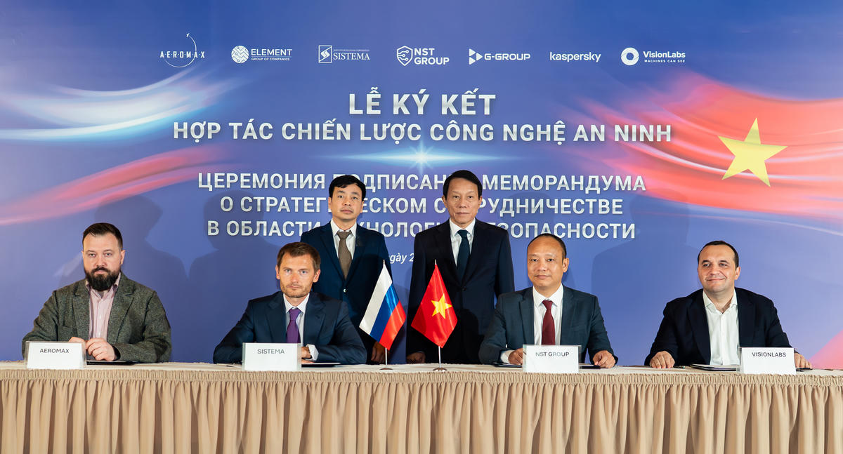 Đại diện NST GROUP, Sistema, Aeromax, Visionlabs ký kết MOU với sự chứng kiến từ Bộ trưởng Bộ Công an.