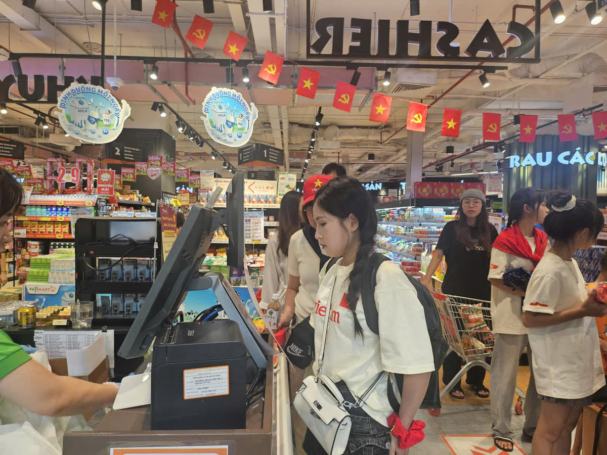 Bán lẻ tiếp cận người tiêu dùng trẻ bằng chiến lược đa kênh