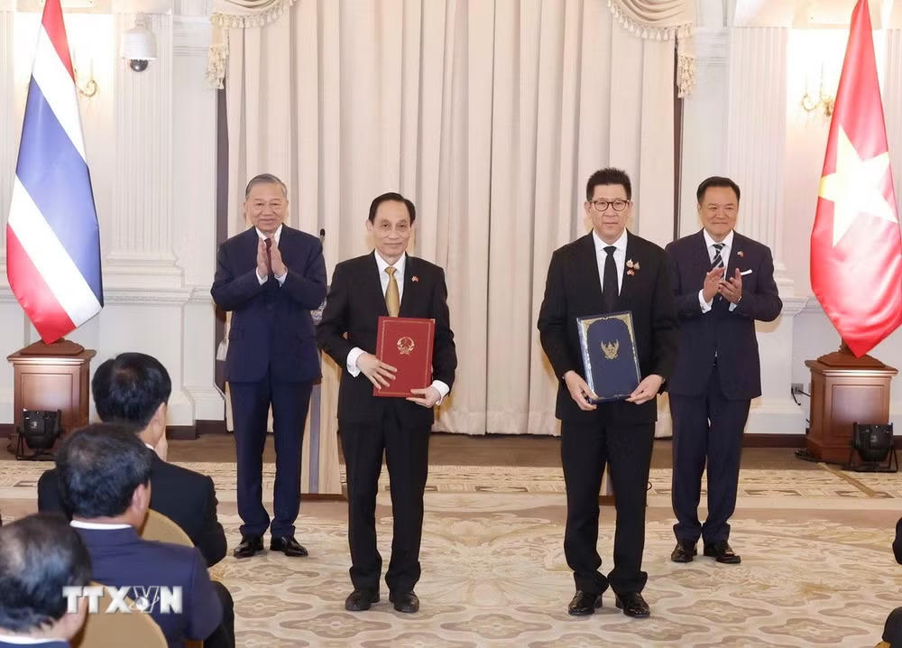 Tổng Bí thư, Chủ tịch nước Tô Lâm và Thủ tướng Thái Lan chứng kiến lễ trao văn kiện hợp tác và công bố Logo kỷ niệm 50 năm thiết lập quan hệ ngoại giao Việt Nam – Thái Lan- Ảnh 1.