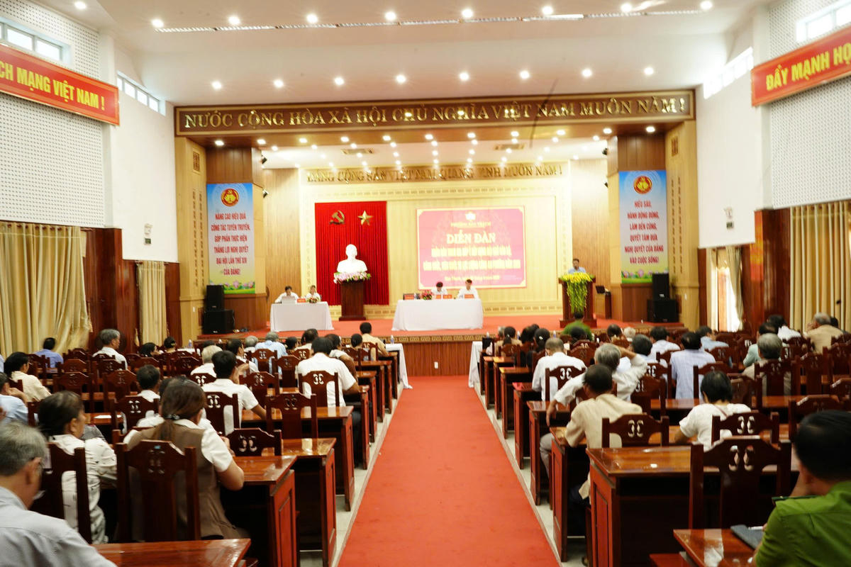 Quang cảnh diễn đàn. Ảnh: Nguyễn Tín.