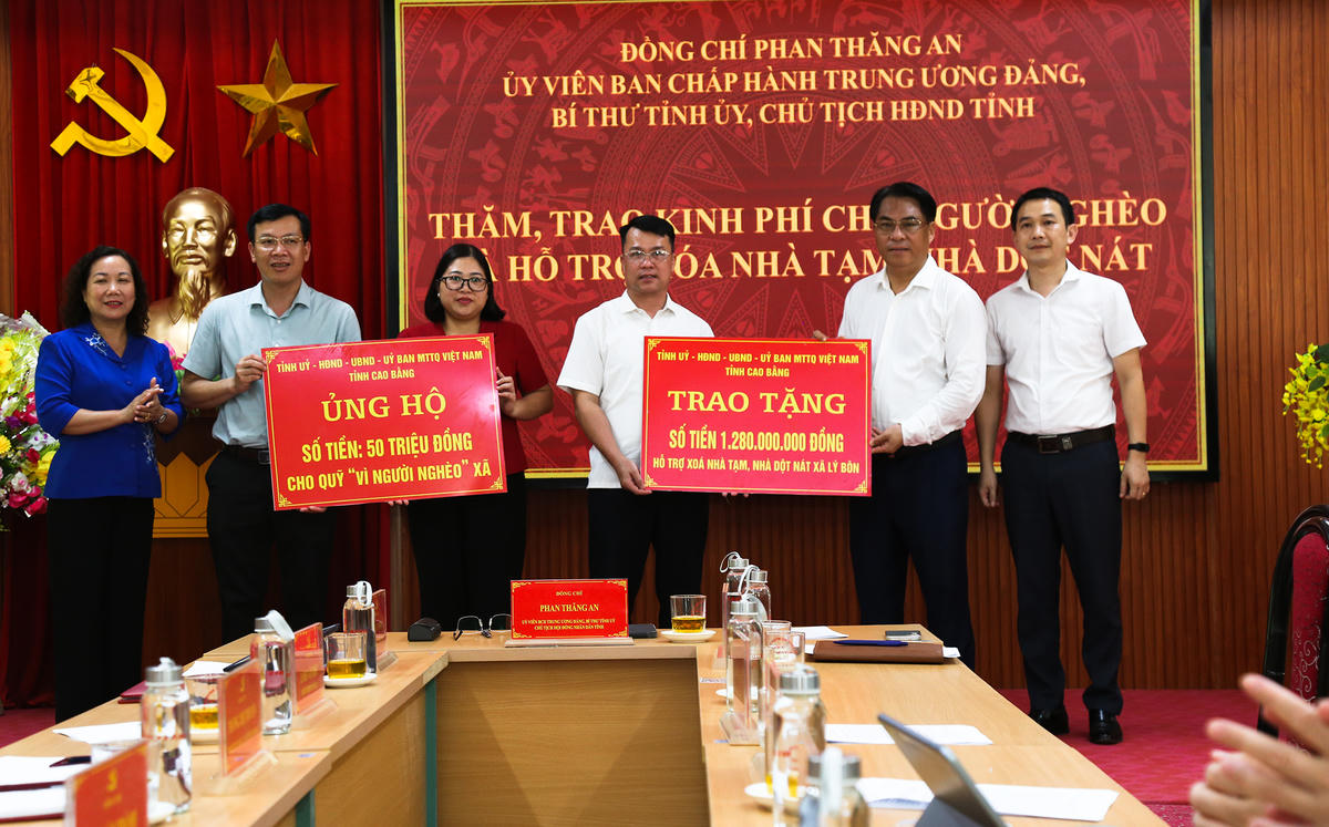 Bí thư Tỉnh ủy Cao Bằng thăm, động viên cán bộ, nhân dân 5 xã vùng cao, biên giới