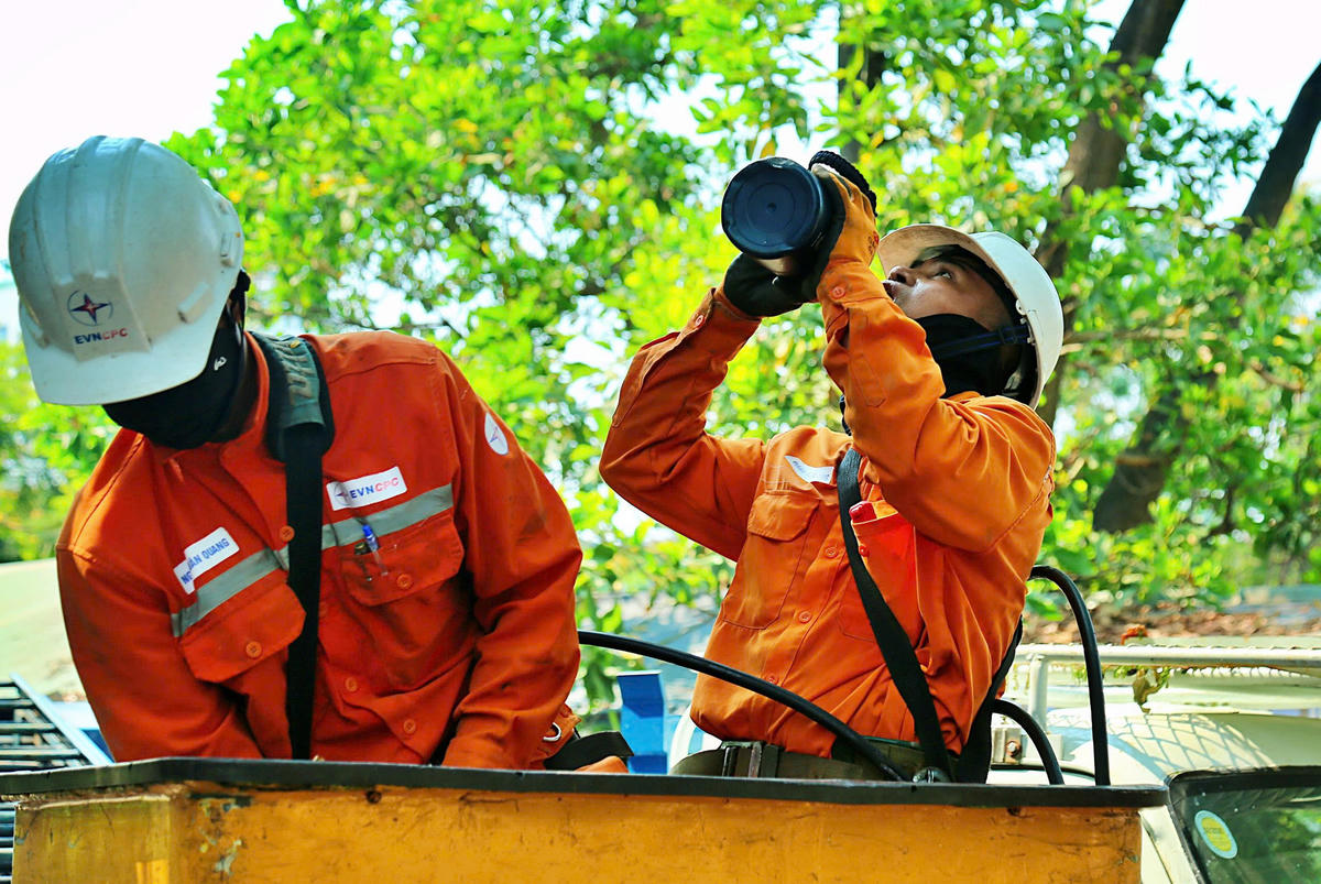 Nắng nóng kéo dài, tiêu thụ điện miền Trung – Tây Nguyên tăng cao kỷ lục